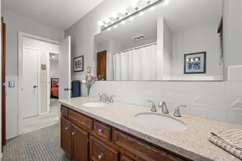2824 Fernwood Street Roseville MN 55113