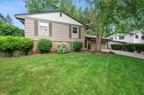 2824 Fernwood Street Roseville MN 55113