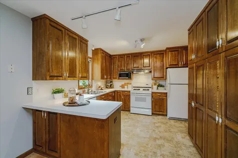 1060 Dennis Street S Maplewood MN 55119