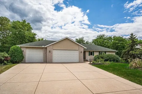 1060 Dennis Street S Maplewood MN 55119
