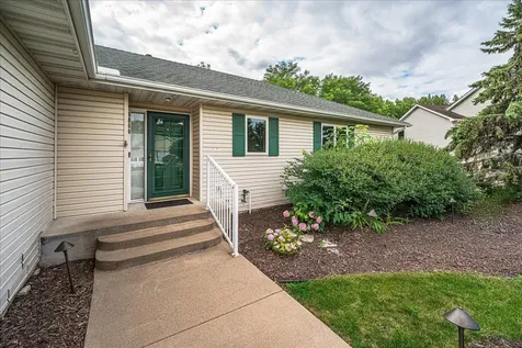 1060 Dennis Street S Maplewood MN 55119