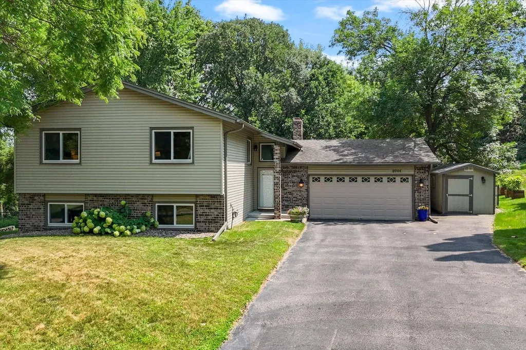 8944 Darnel Road Eden Prairie MN 55347
