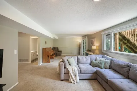 8944 Darnel Road Eden Prairie MN 55347