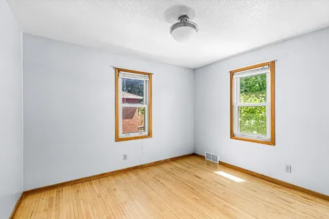 4710 Tioga Street Duluth MN 55804