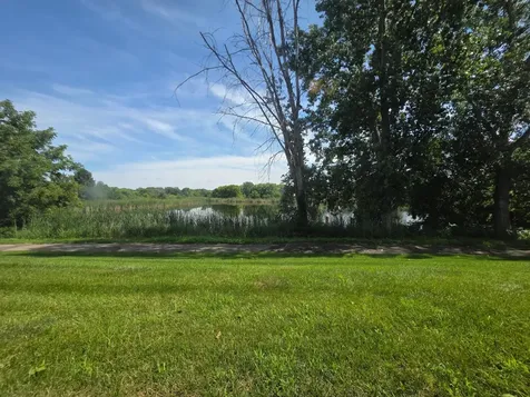 832 Matthew Drive Chaska MN 55318
