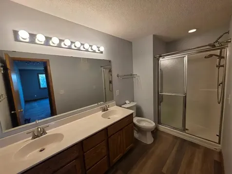 832 Matthew Drive Chaska MN 55318
