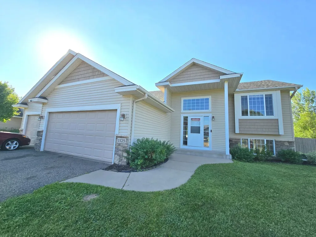 1125 Pioneer Trail SE Cambridge MN 55008