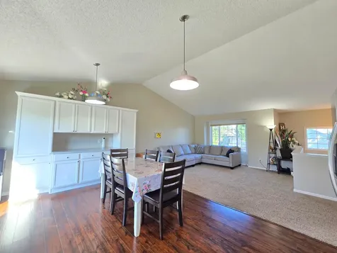 1125 Pioneer Trail SE Cambridge MN 55008