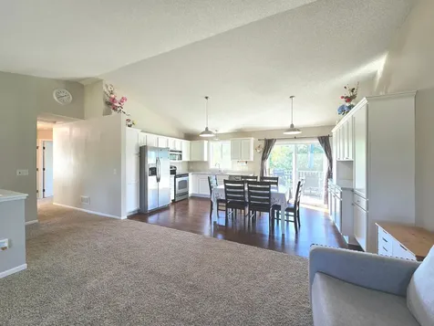 1125 Pioneer Trail SE Cambridge MN 55008