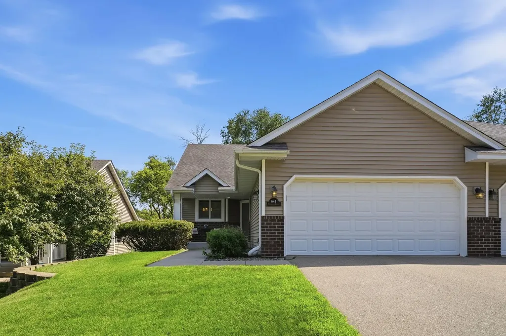 644 Overlook Drive Roseville MN 55113