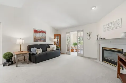 644 Overlook Drive Roseville MN 55113