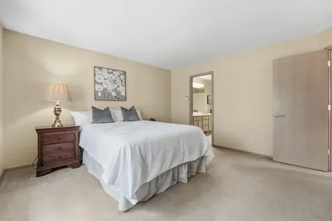 644 Overlook Drive Roseville MN 55113