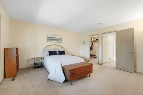 644 Overlook Drive Roseville MN 55113