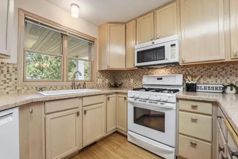644 Overlook Drive Roseville MN 55113