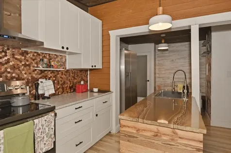 1515 N 9th Avenue E Duluth MN 55805