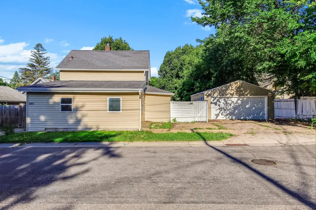 941 Cypress Street Saint Paul MN 55106