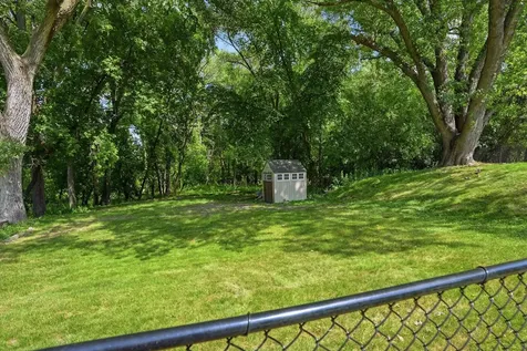 2686 Victoria Street N Roseville MN 55113