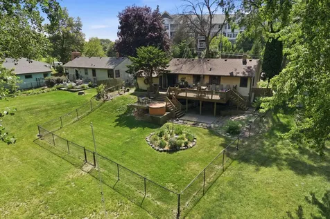 2686 Victoria Street N Roseville MN 55113