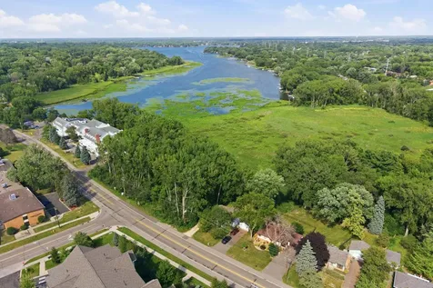 2686 Victoria Street N Roseville MN 55113
