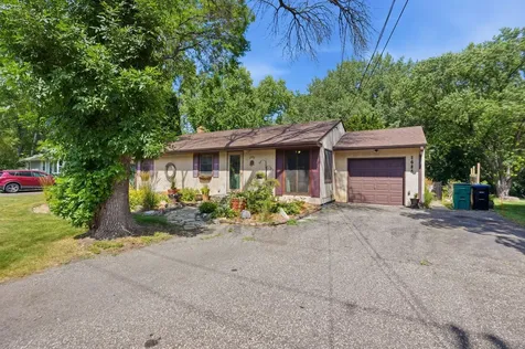 2686 Victoria Street N Roseville MN 55113