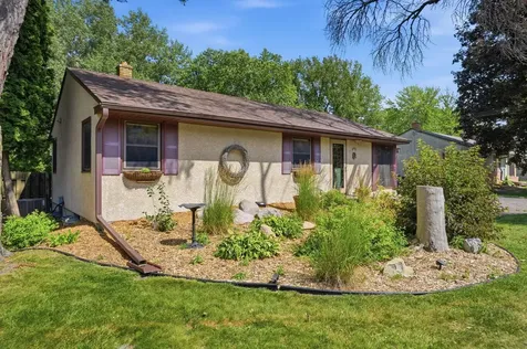 2686 Victoria Street N Roseville MN 55113