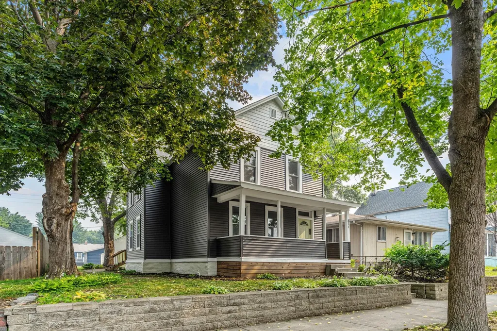 811 Watson Avenue Saint Paul MN 55102