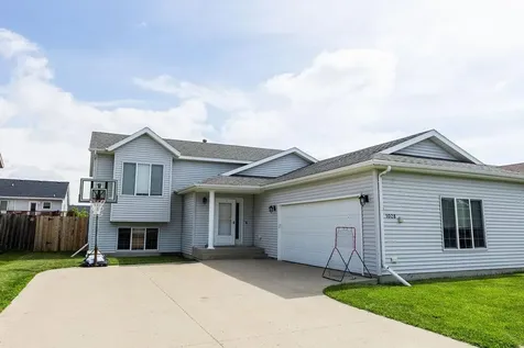1028 39 Avenue W West Fargo ND 58078