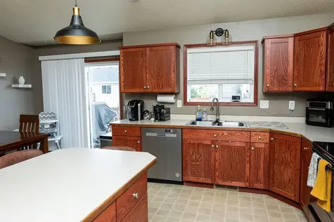 1028 39 Avenue W West Fargo ND 58078