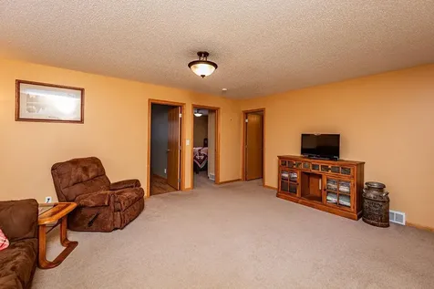 4291 39th Avenue S Fargo ND 58104