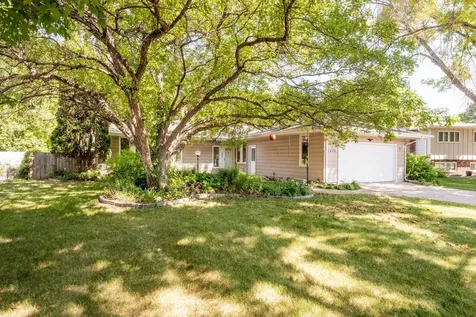 2474 W Country Club Drive S Fargo ND 58103