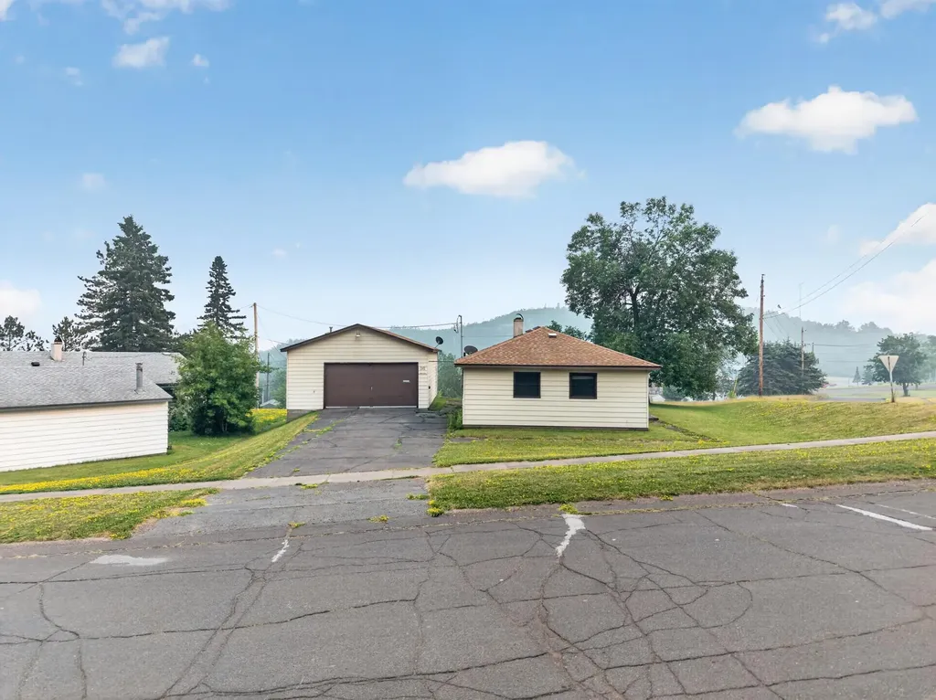 16 Carter Lane Silver Bay MN 55614