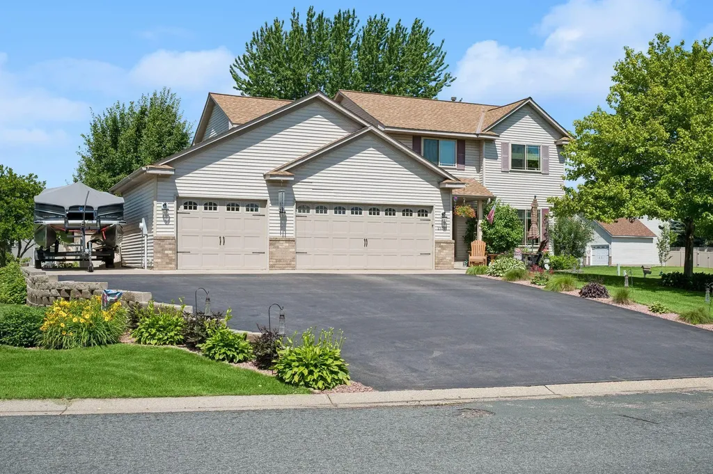 21071 Hyacinth Avenue Lakeville MN 55044