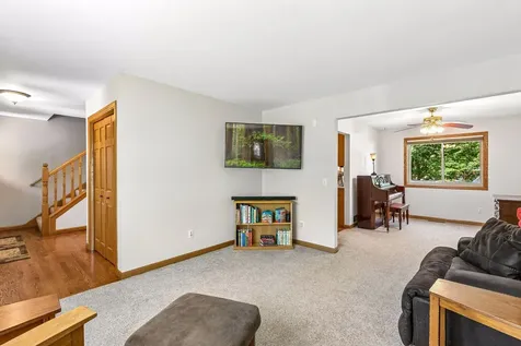 21071 Hyacinth Avenue Lakeville MN 55044