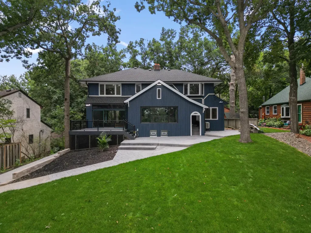 2020 Arcade Street Maplewood MN 55109