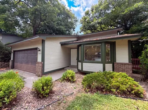 2601 Setter Circle Mound MN 55364