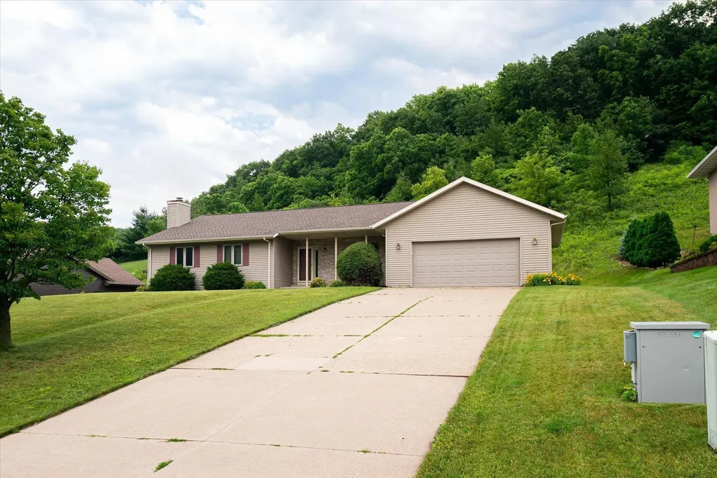 240 Red Apple Drive La Crescent MN 55947