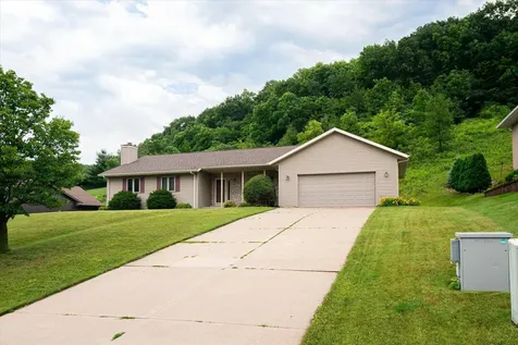 240 Red Apple Drive La Crescent MN 55947