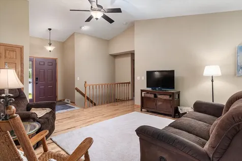 240 Red Apple Drive La Crescent MN 55947