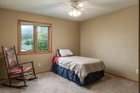 240 Red Apple Drive La Crescent MN 55947
