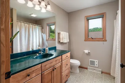 240 Red Apple Drive La Crescent MN 55947