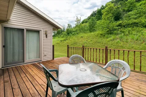 240 Red Apple Drive La Crescent MN 55947