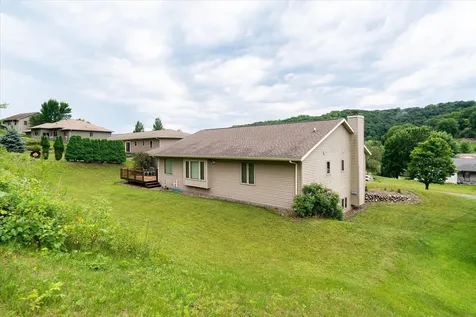 240 Red Apple Drive La Crescent MN 55947