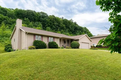 240 Red Apple Drive La Crescent MN 55947