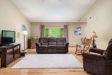 240 Red Apple Drive La Crescent MN 55947