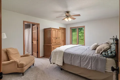 240 Red Apple Drive La Crescent MN 55947