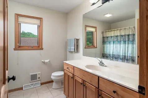 240 Red Apple Drive La Crescent MN 55947