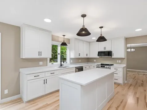 4816 Kingsdale Drive Bloomington MN 55437