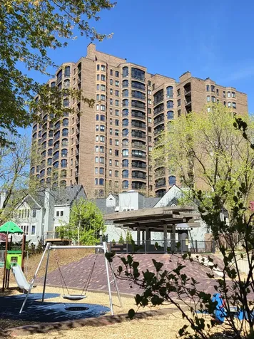 1235 Yale Place Minneapolis MN 55403