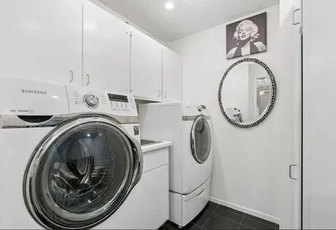 1235 Yale Place Minneapolis MN 55403