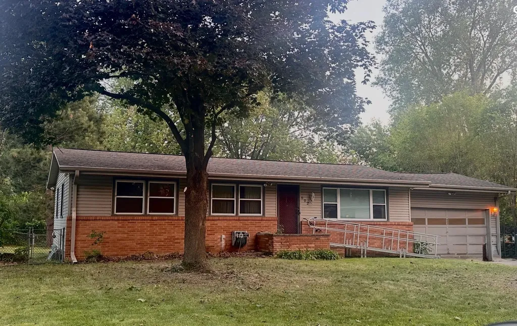 602 Moundsview Avenue Roseville MN 55113